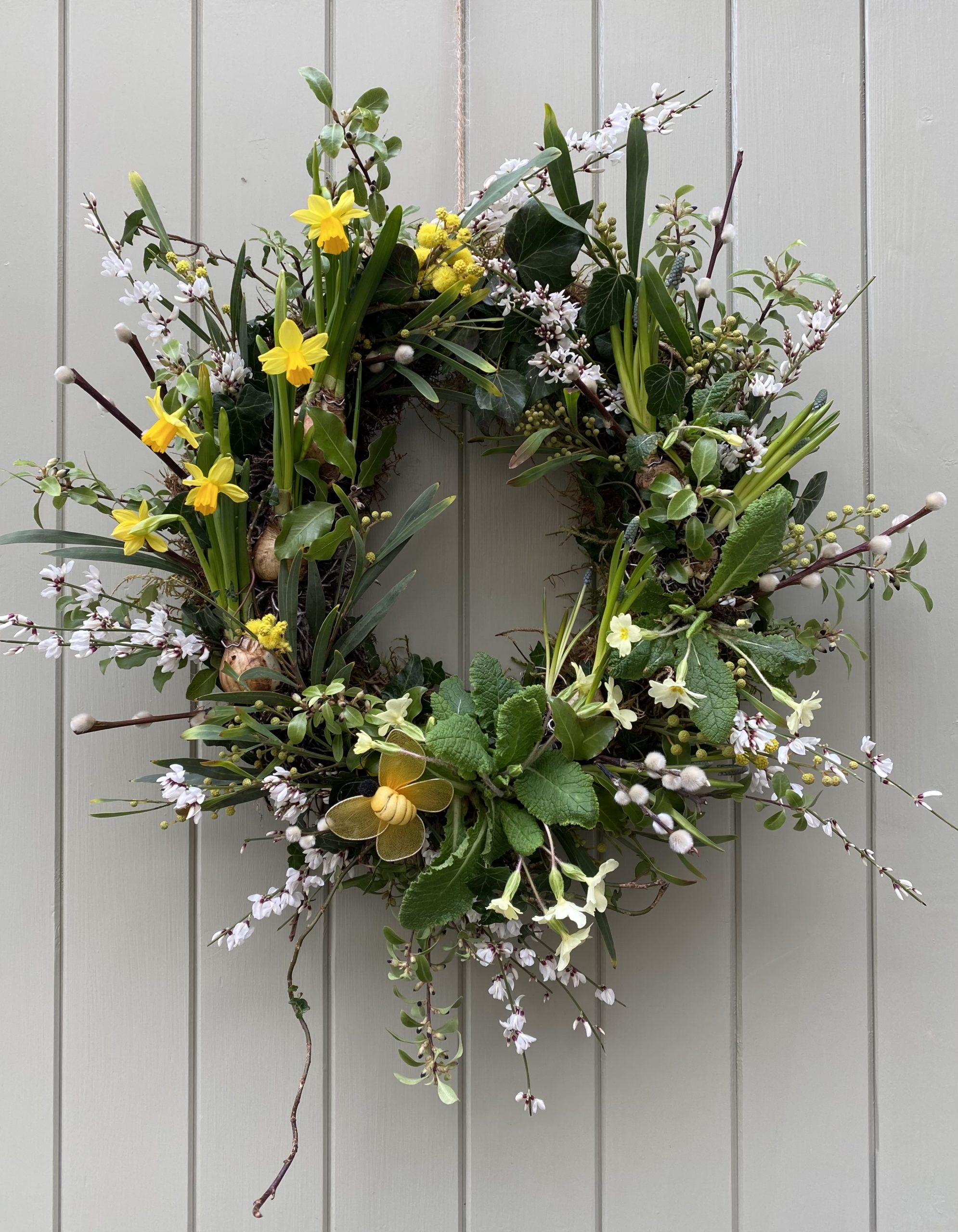 34 Gorgeous Spring Wreaths to Brighten Your Front Door